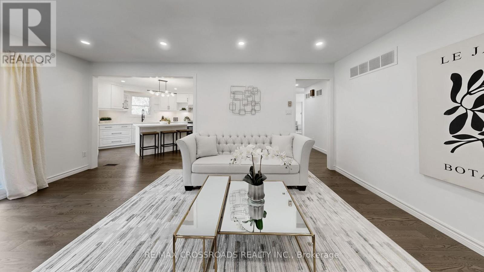 349 Banbury Road, Toronto, ON - Indoor Photo Showing Living Room