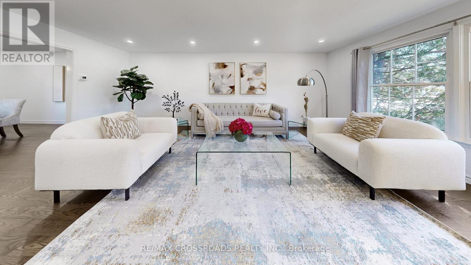 349 Banbury Road, Toronto, ON - Indoor Photo Showing Living Room