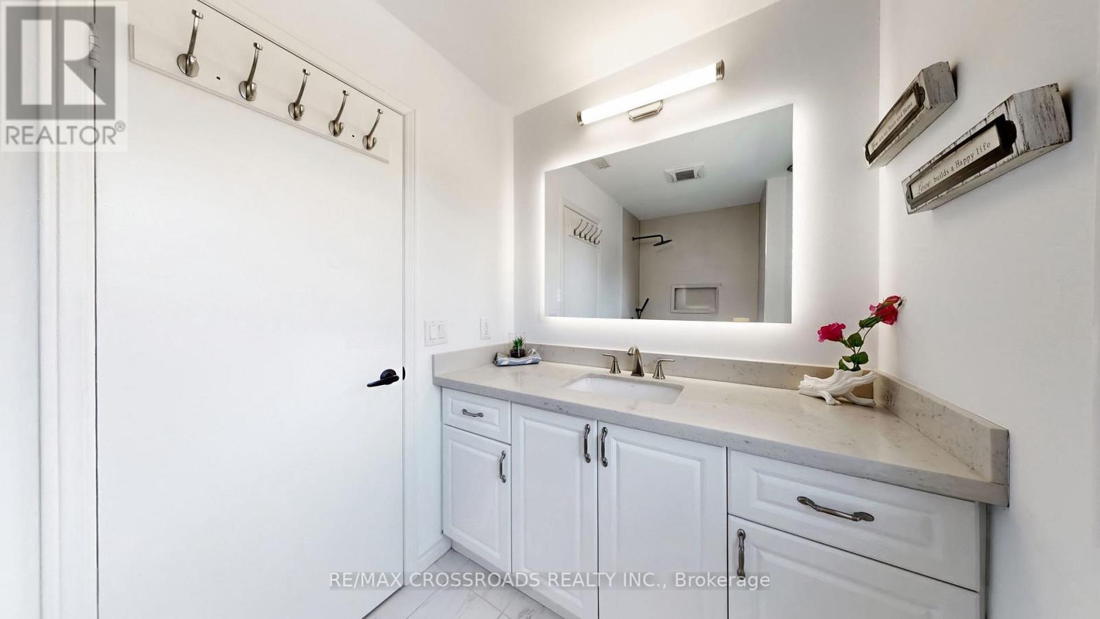 349 Banbury Road, Toronto, ON - Indoor Photo Showing Bathroom