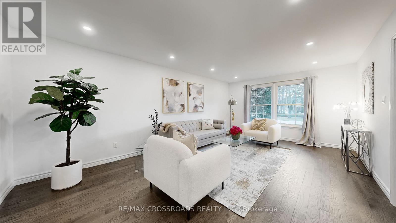 349 Banbury Road, Toronto, ON - Indoor Photo Showing Living Room