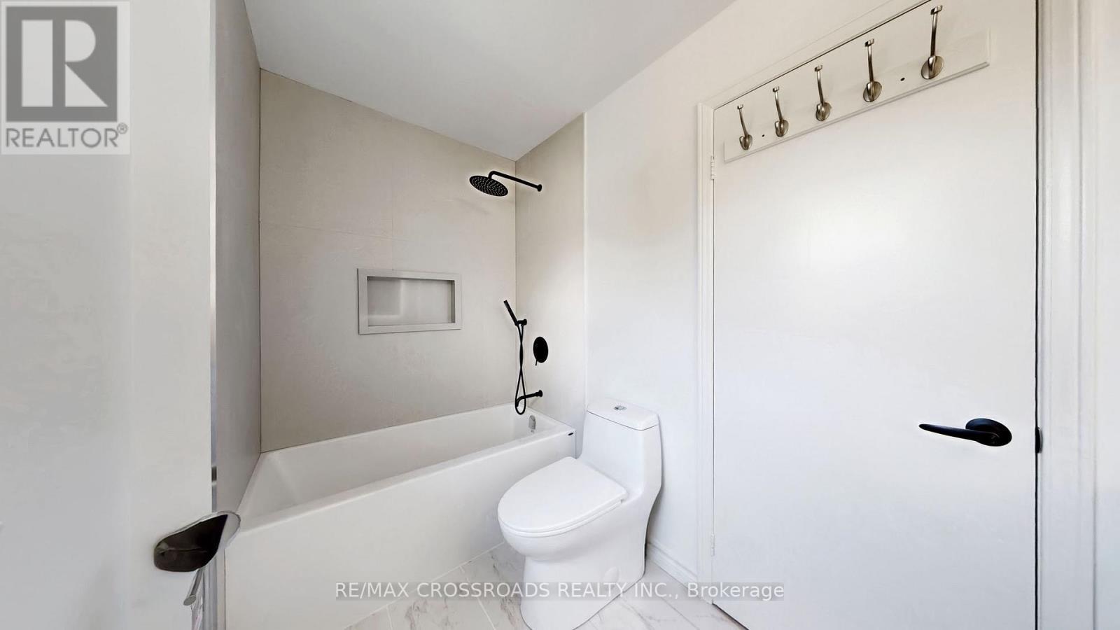 349 Banbury Road, Toronto, ON - Indoor Photo Showing Bathroom