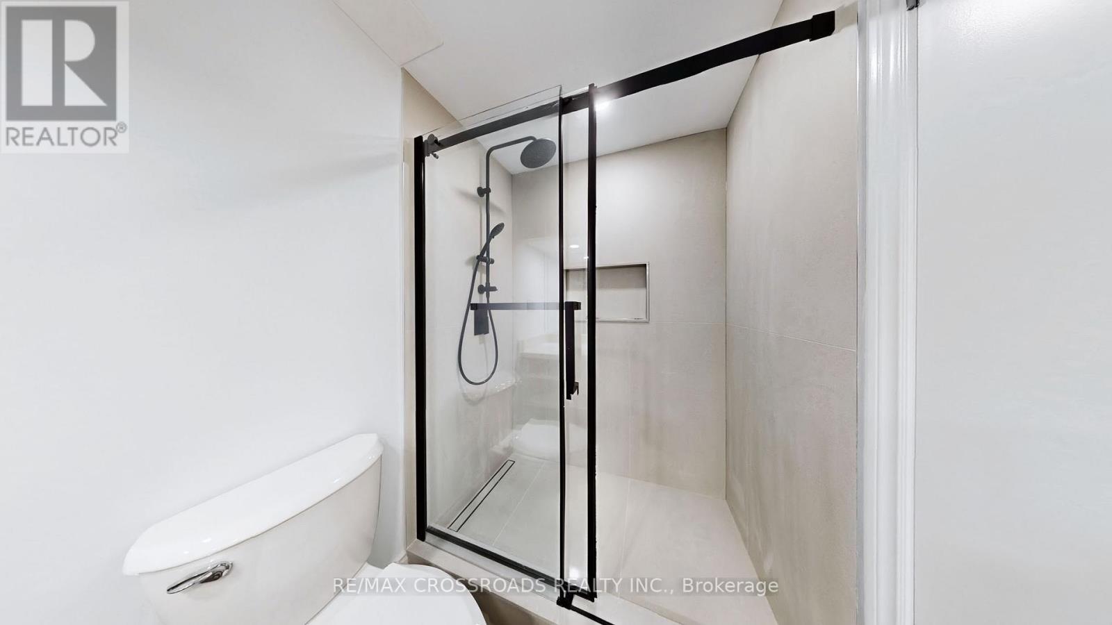 349 Banbury Road, Toronto, ON - Indoor Photo Showing Bathroom