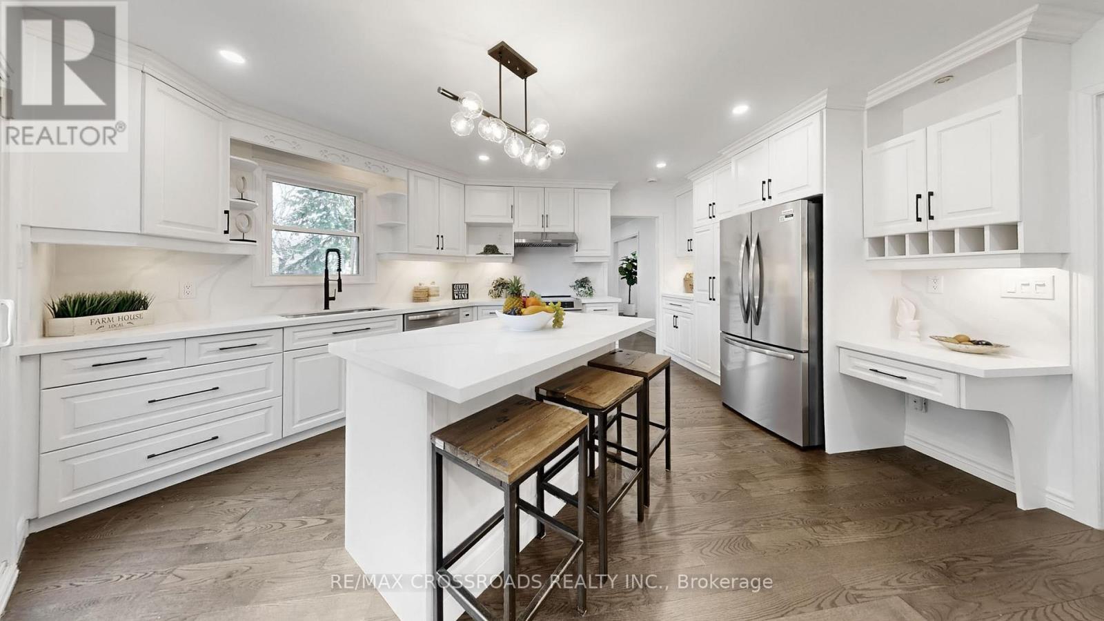 349 Banbury Road, Toronto, ON - Indoor Photo Showing Kitchen With Upgraded Kitchen