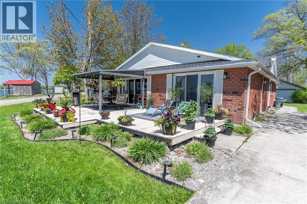 577 Edgewater Place, Dunnville, ON - Outdoor With Deck Patio Veranda