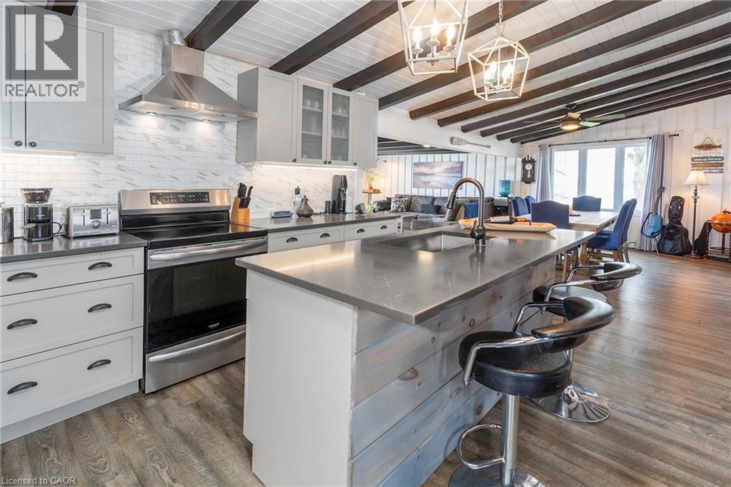 577 Edgewater Place, Dunnville, ON - Indoor Photo Showing Kitchen With Upgraded Kitchen