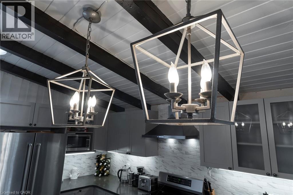 577 Edgewater Place, Dunnville, ON - Indoor Photo Showing Kitchen