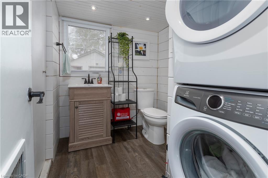 577 Edgewater Place, Dunnville, ON - Indoor Photo Showing Laundry Room