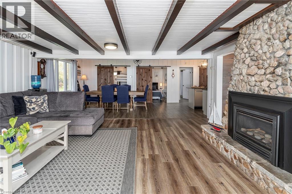 577 Edgewater Place, Dunnville, ON - Indoor Photo Showing Living Room With Fireplace