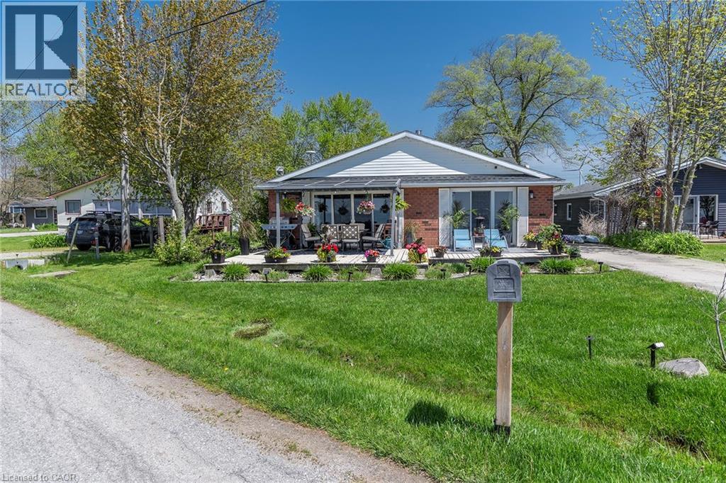 577 Edgewater Place, Dunnville, ON - Outdoor With Deck Patio Veranda