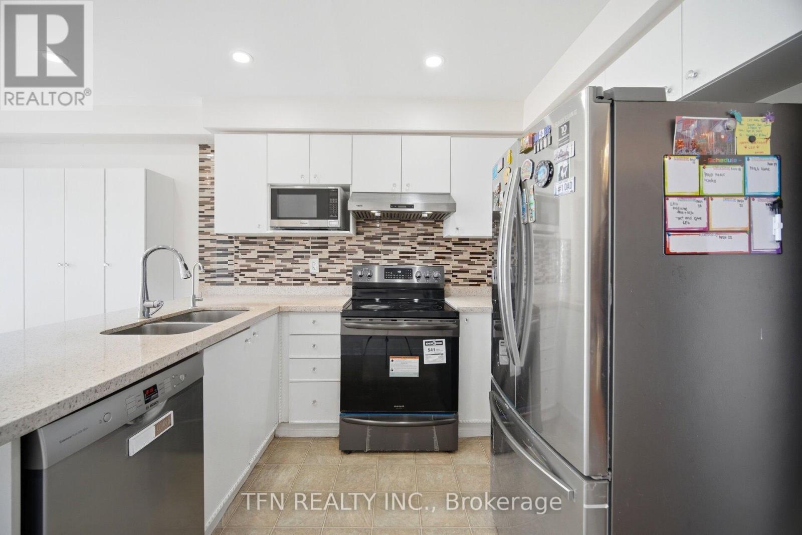 123 Brickyard Way, Brampton, ON - Indoor Photo Showing Kitchen With Double Sink
