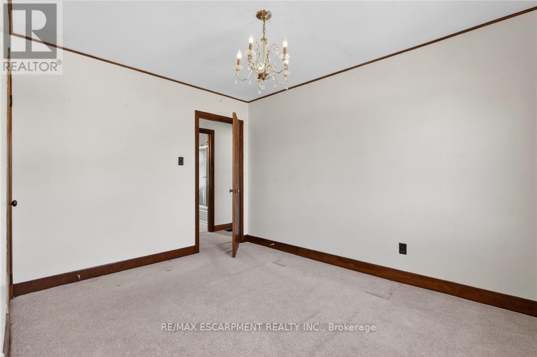 2883 South Grimsby Rd 10, Grimsby, ON - Indoor Photo Showing Other Room