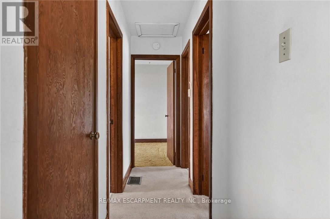 2883 South Grimsby Rd 10, Grimsby, ON - Indoor Photo Showing Other Room