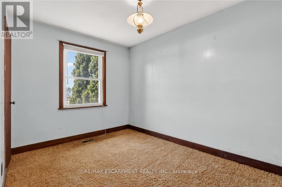 2883 South Grimsby Rd 10, Grimsby, ON - Indoor Photo Showing Other Room