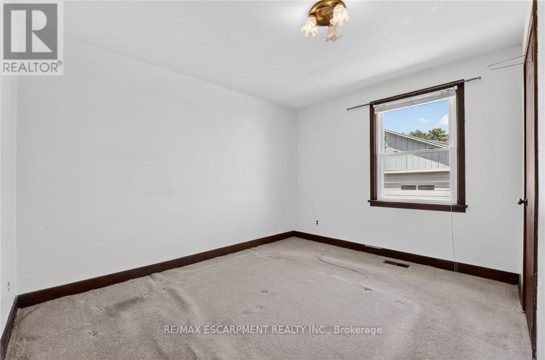 2883 South Grimsby Rd 10, Grimsby, ON - Indoor Photo Showing Other Room