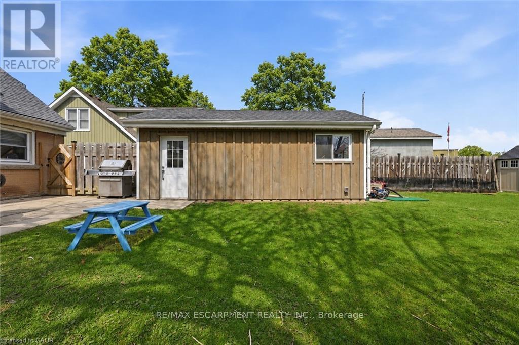 2074 Churchill Avenue, Burlington, ON - Outdoor