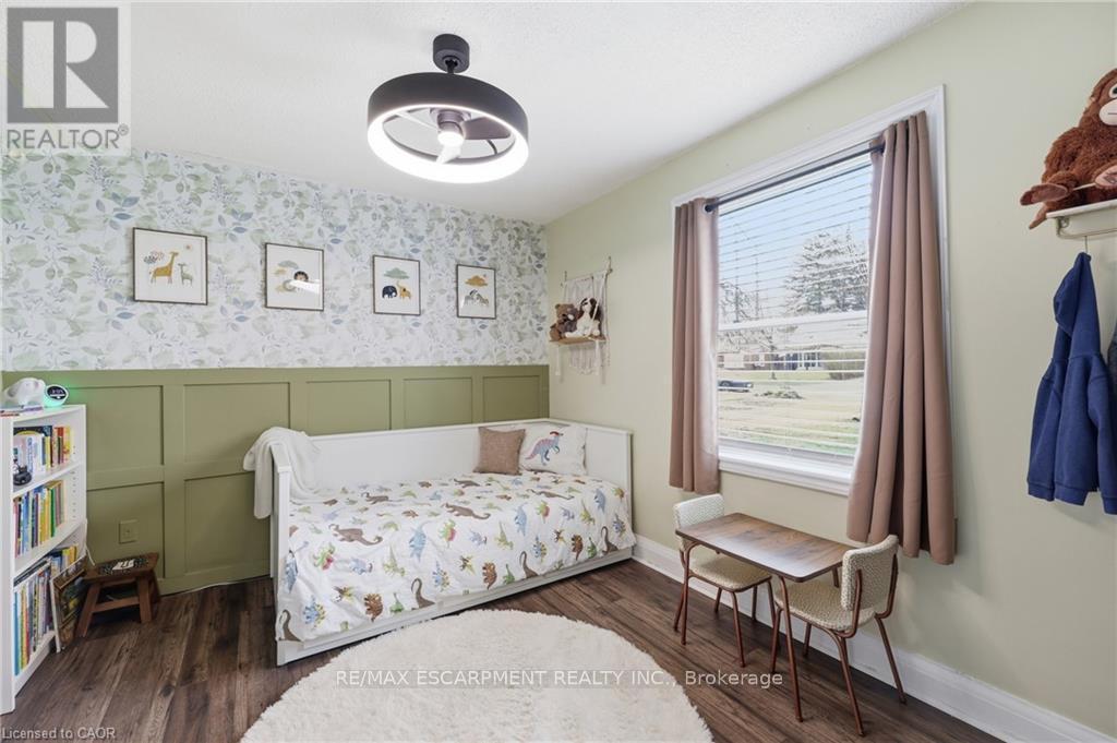 2074 Churchill Avenue, Burlington, ON - Indoor Photo Showing Bedroom