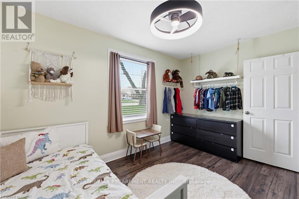 2074 Churchill Avenue, Burlington, ON - Indoor Photo Showing Bedroom