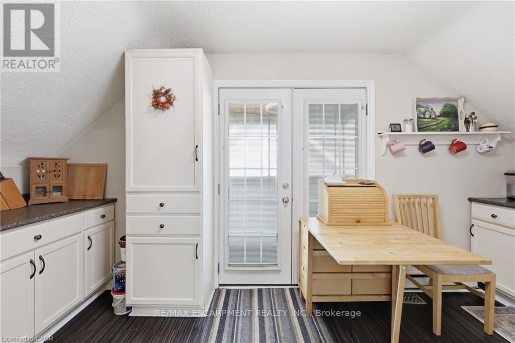 2074 Churchill Avenue, Burlington, ON - Indoor