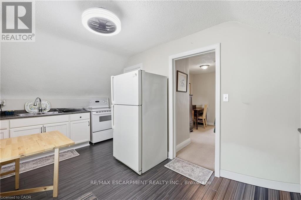 2074 Churchill Avenue, Burlington, ON - Indoor Photo Showing Kitchen