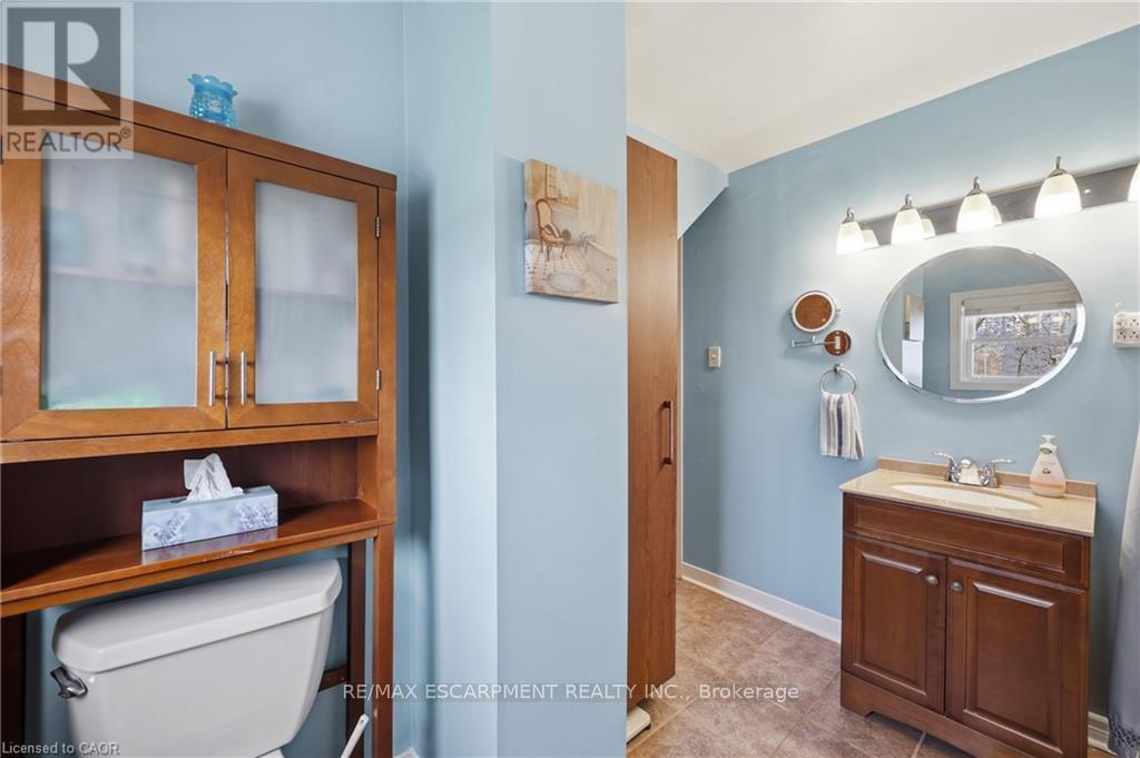 2074 Churchill Avenue, Burlington, ON - Indoor Photo Showing Bathroom