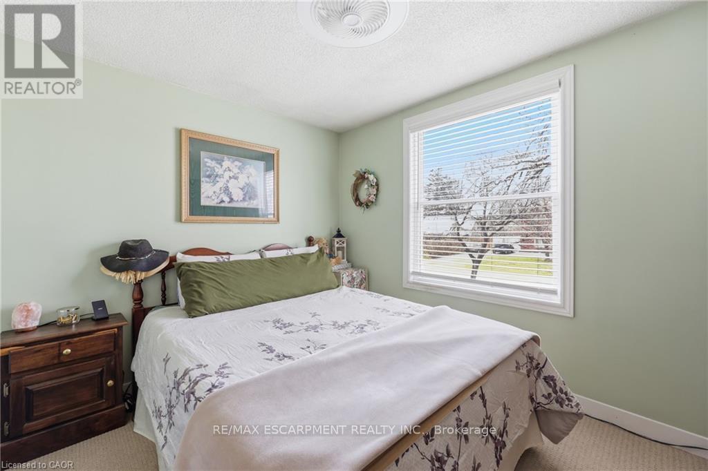2074 Churchill Avenue, Burlington, ON - Indoor Photo Showing Bedroom