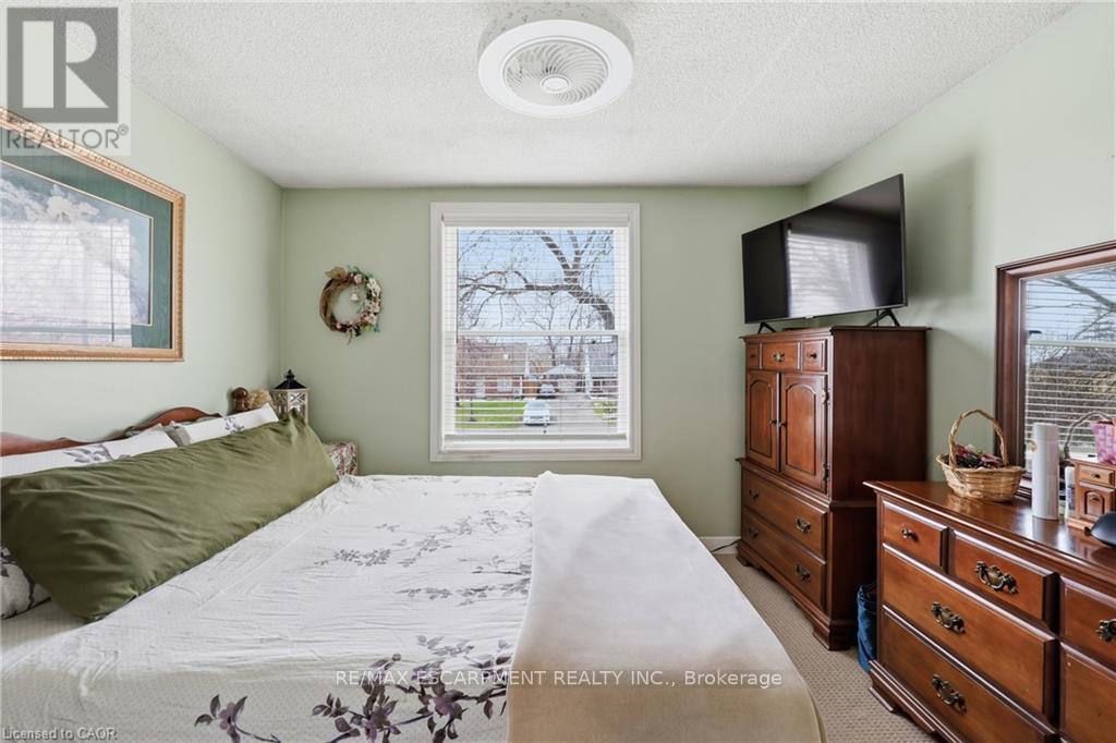 2074 Churchill Avenue, Burlington, ON - Indoor Photo Showing Bedroom