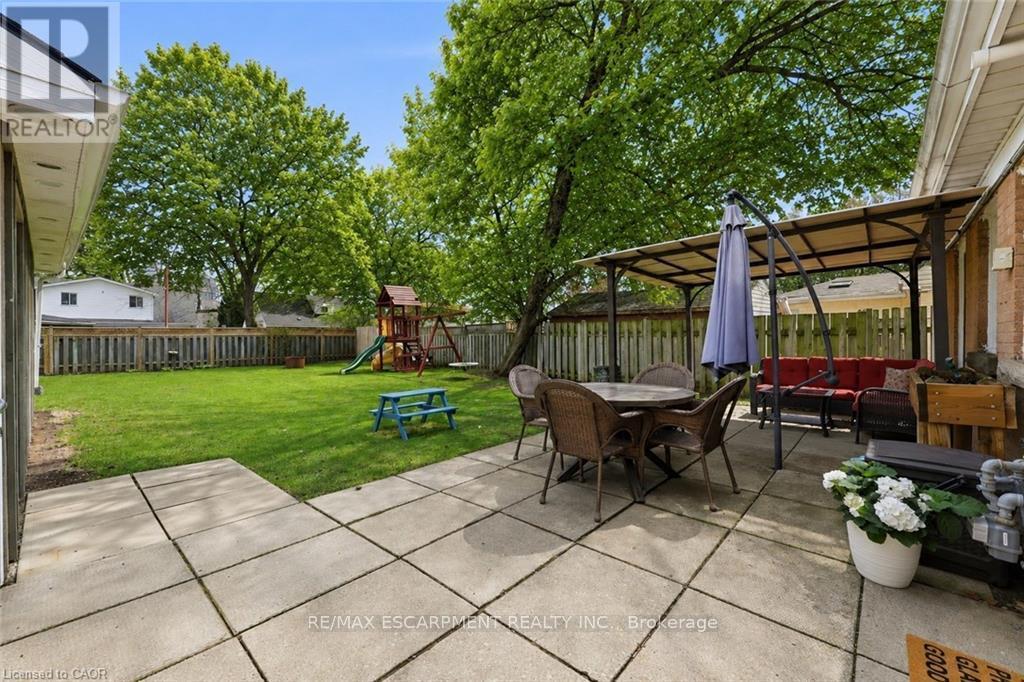 2074 Churchill Avenue, Burlington, ON - Outdoor