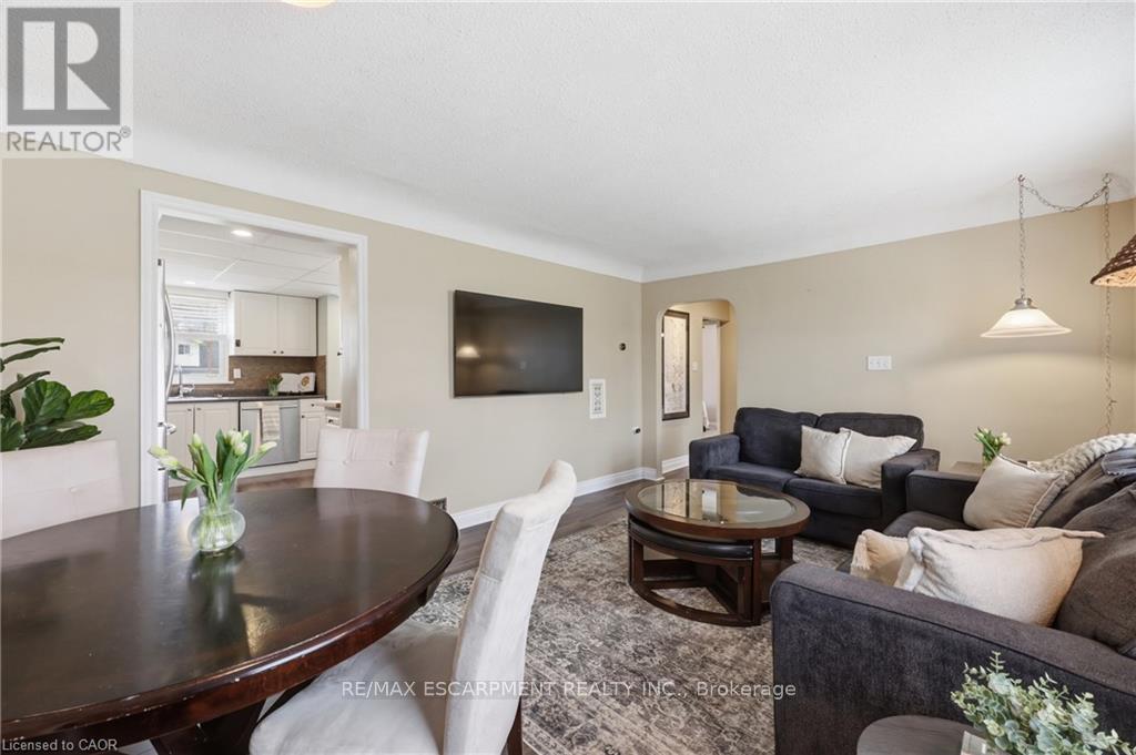 2074 Churchill Avenue, Burlington, ON - Indoor