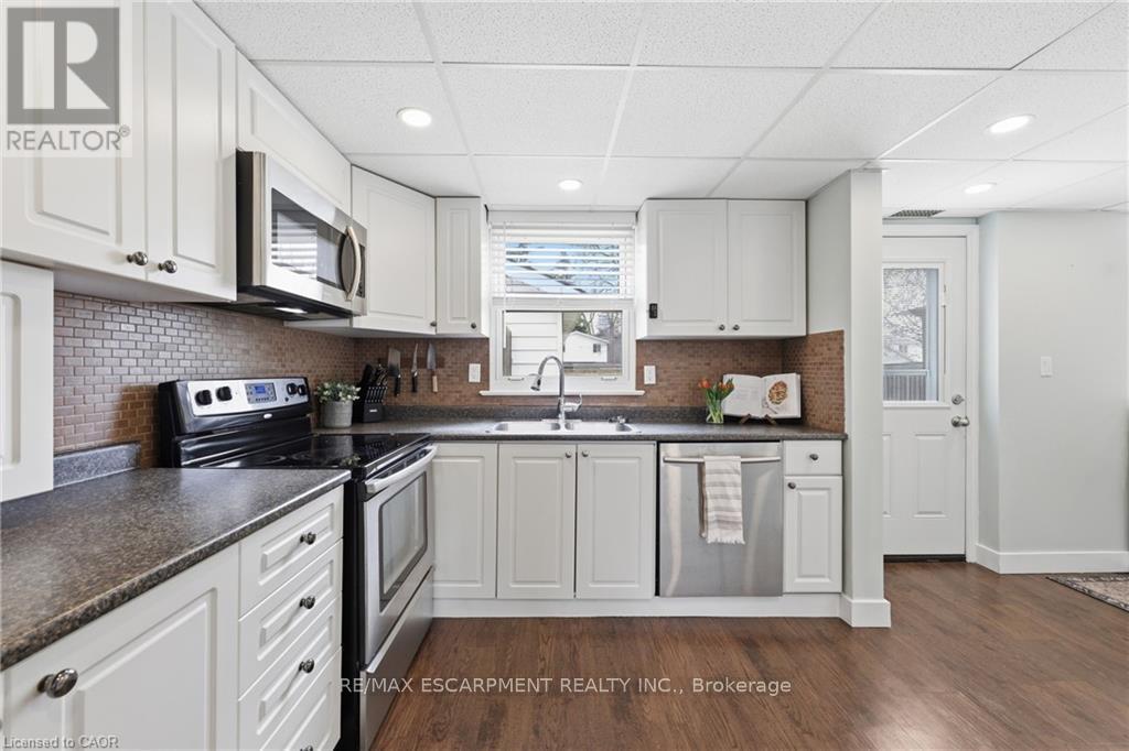 2074 Churchill Avenue, Burlington, ON - Indoor Photo Showing Kitchen With Double Sink