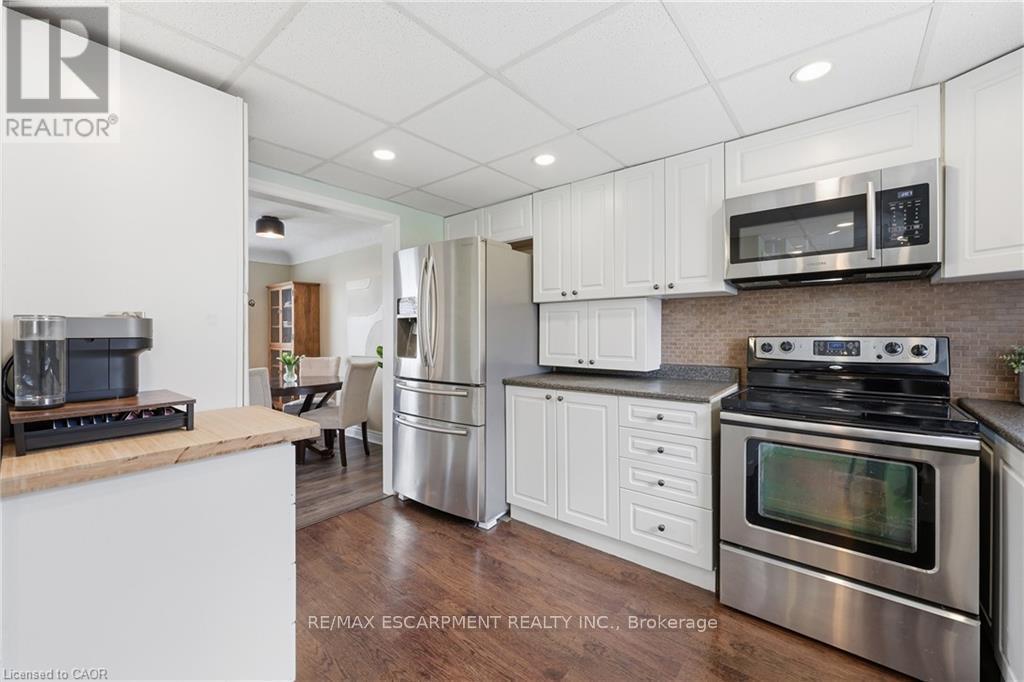 2074 Churchill Avenue, Burlington, ON - Indoor Photo Showing Kitchen