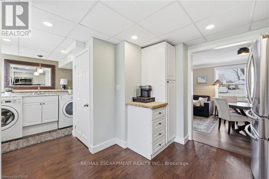 2074 Churchill Avenue, Burlington, ON - Indoor Photo Showing Laundry Room