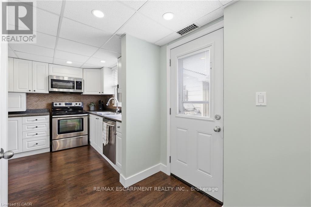 2074 Churchill Avenue, Burlington, ON - Indoor Photo Showing Kitchen