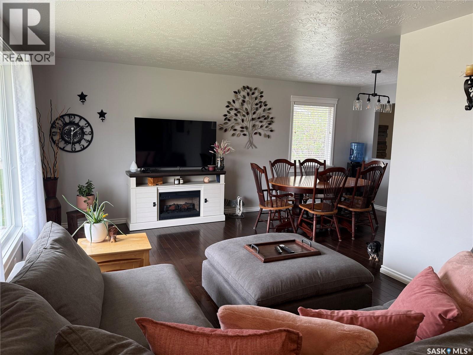 1920 Dyer Road, Estevan, SK - Indoor Photo Showing Living Room