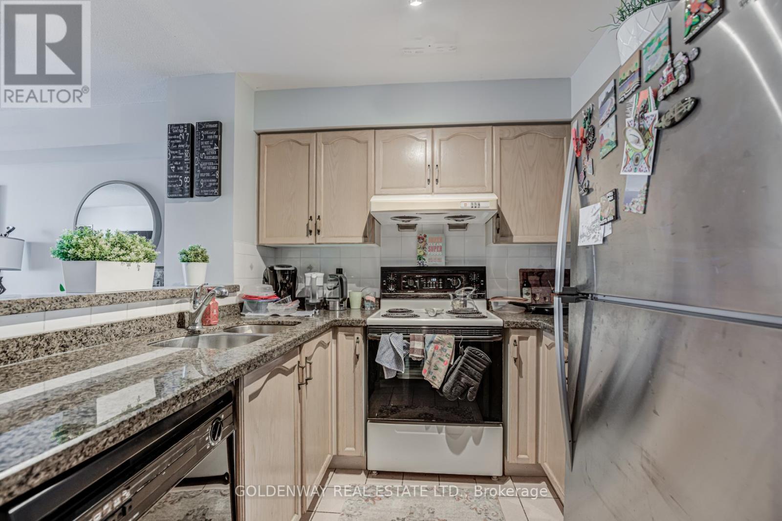 402 - 18 Pemberton Avenue, Toronto, ON - Indoor Photo Showing Kitchen With Double Sink