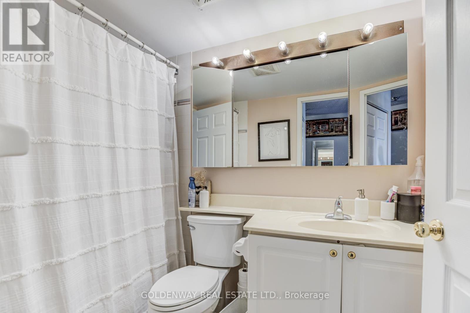 402 - 18 Pemberton Avenue, Toronto, ON - Indoor Photo Showing Bathroom