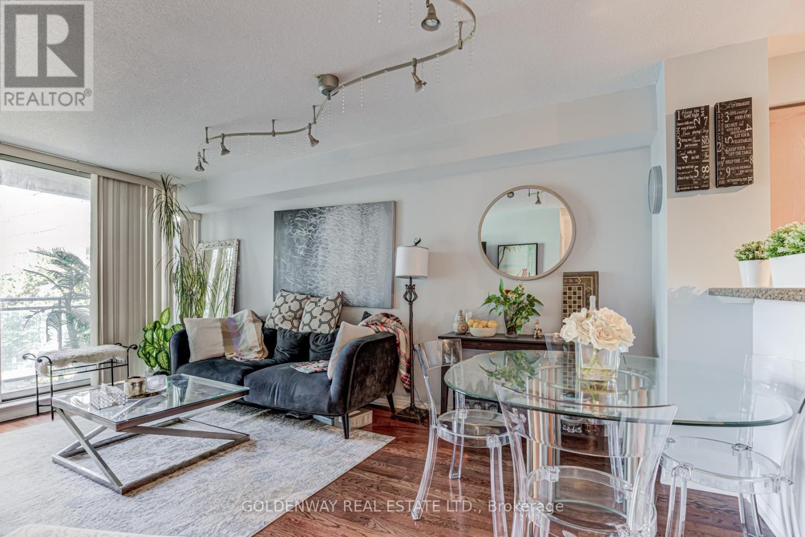 402 - 18 Pemberton Avenue, Toronto, ON - Indoor