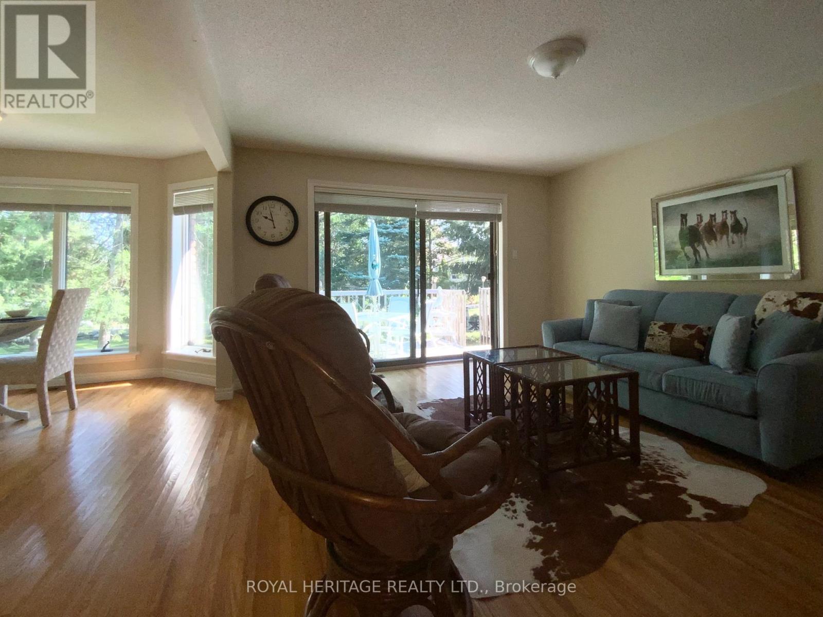 L/L CONVERSATION AREA - 2 Mill Street, Kawartha Lakes (Bobcaygeon), ON - Indoor Photo Showing Living Room