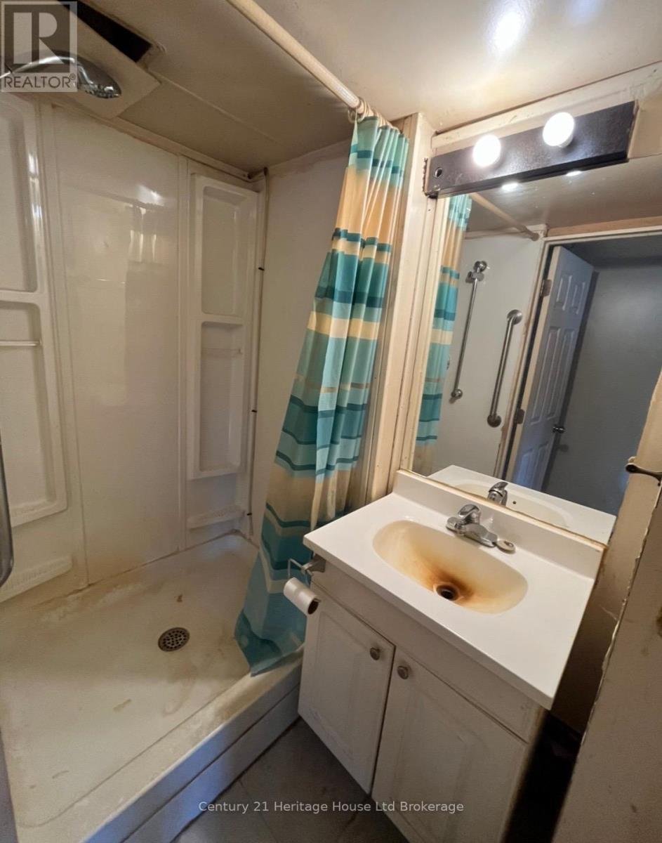 5 Hillcrest - 596101 Oxford 59 Highway, East Zorra-Tavistock (Hidden Valley), ON - Indoor Photo Showing Bathroom