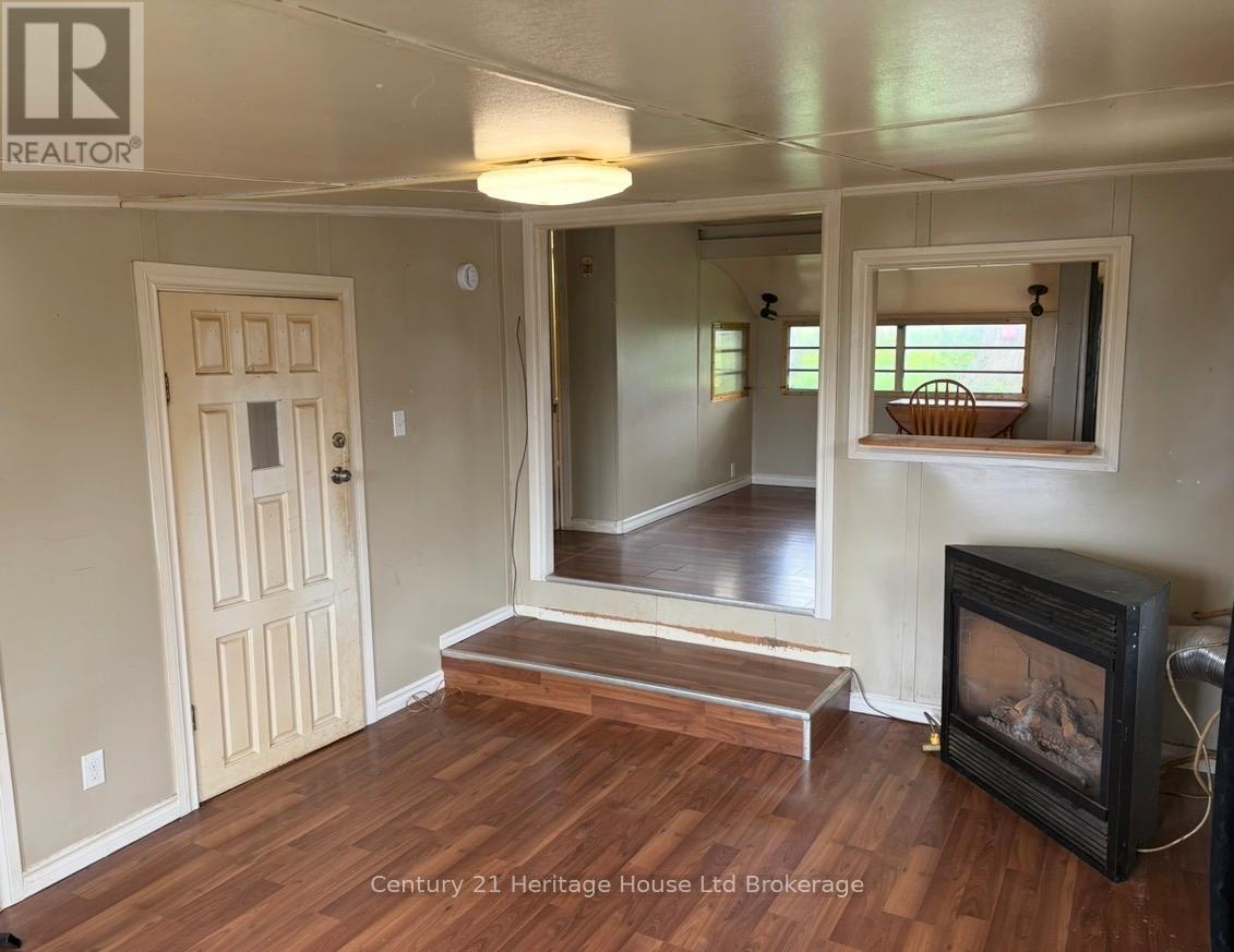 5 Hillcrest - 596101 Oxford 59 Highway, East Zorra-Tavistock (Hidden Valley), ON - Indoor With Fireplace
