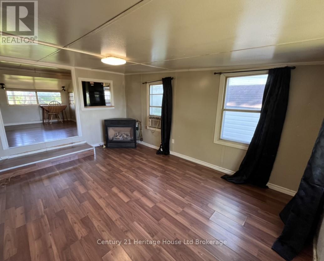 5 Hillcrest - 596101 Oxford 59 Highway, East Zorra-Tavistock (Hidden Valley), ON - Indoor With Fireplace