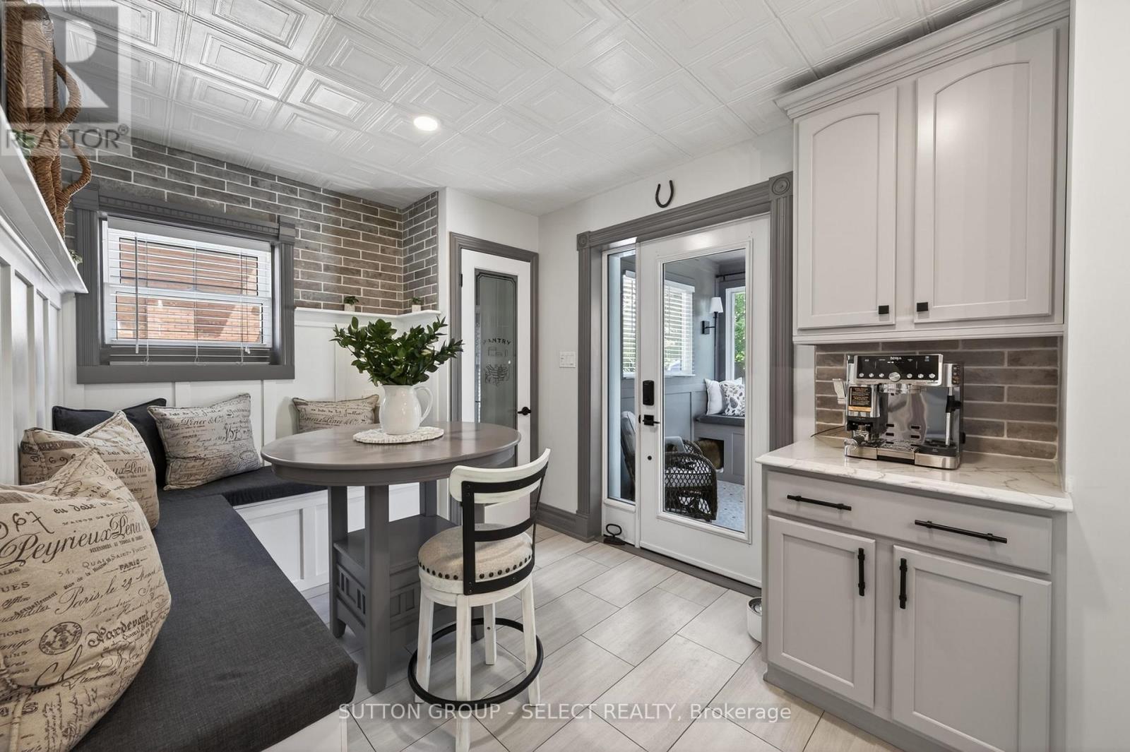 28 Wellington Street, St. Thomas, ON - Indoor Photo Showing Dining Room