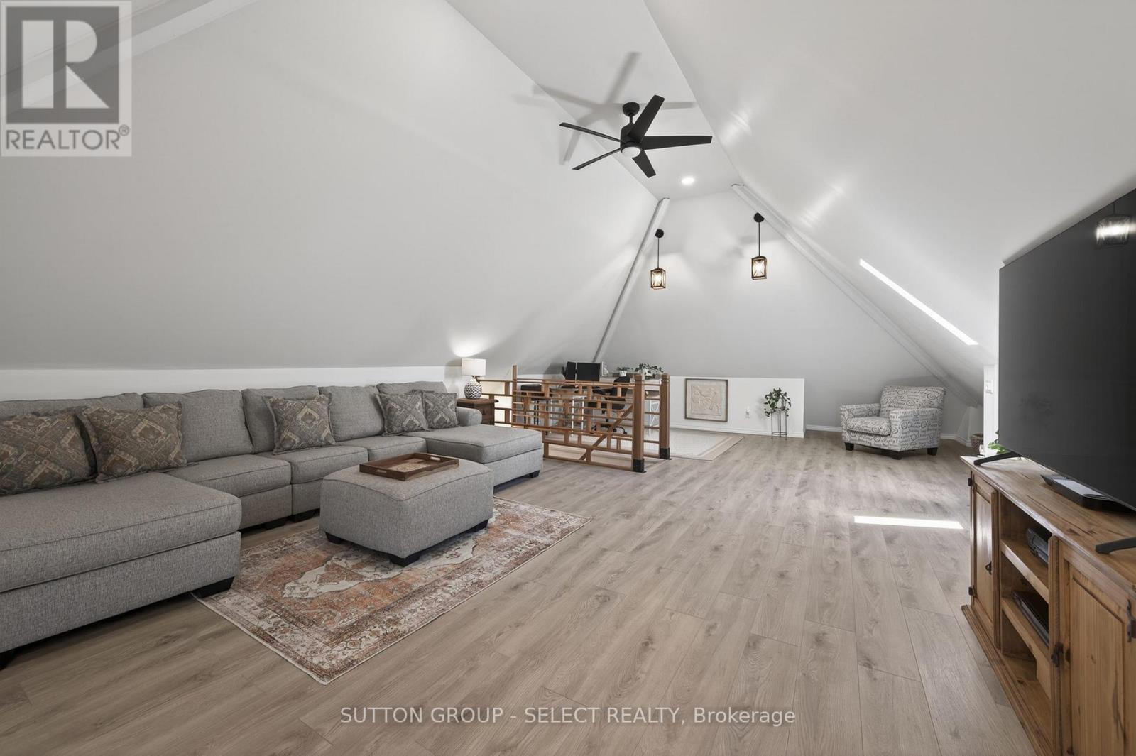 28 Wellington Street, St. Thomas, ON - Indoor Photo Showing Other Room