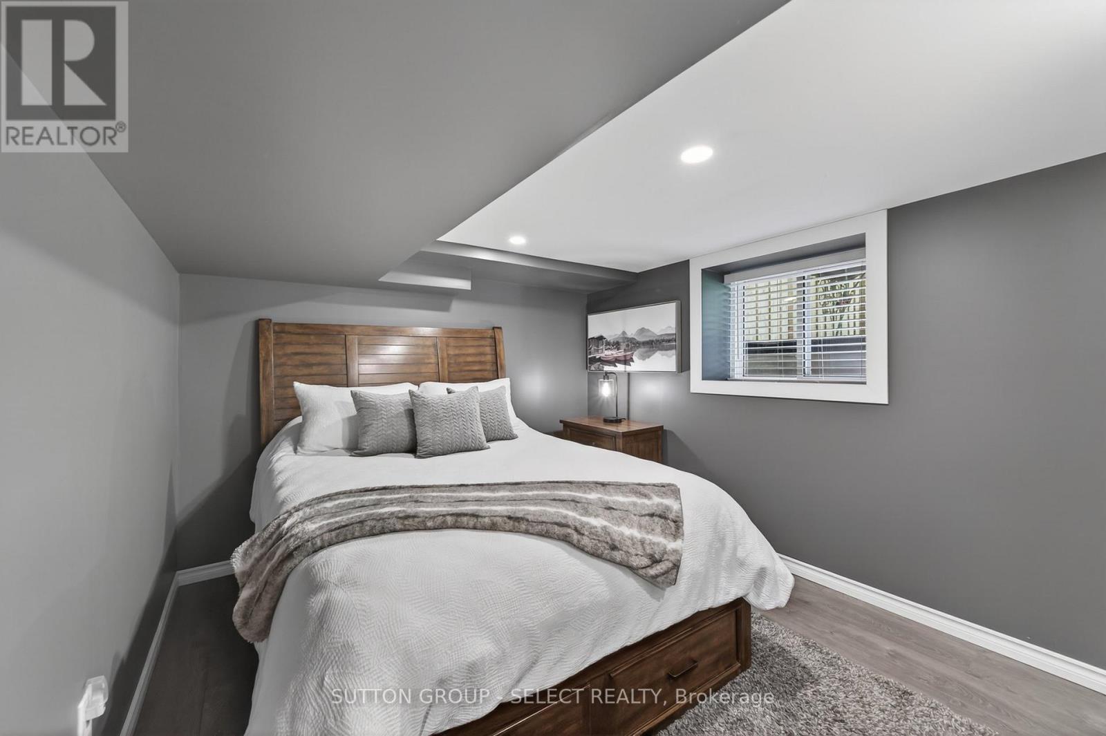 28 Wellington Street, St. Thomas, ON - Indoor Photo Showing Bedroom