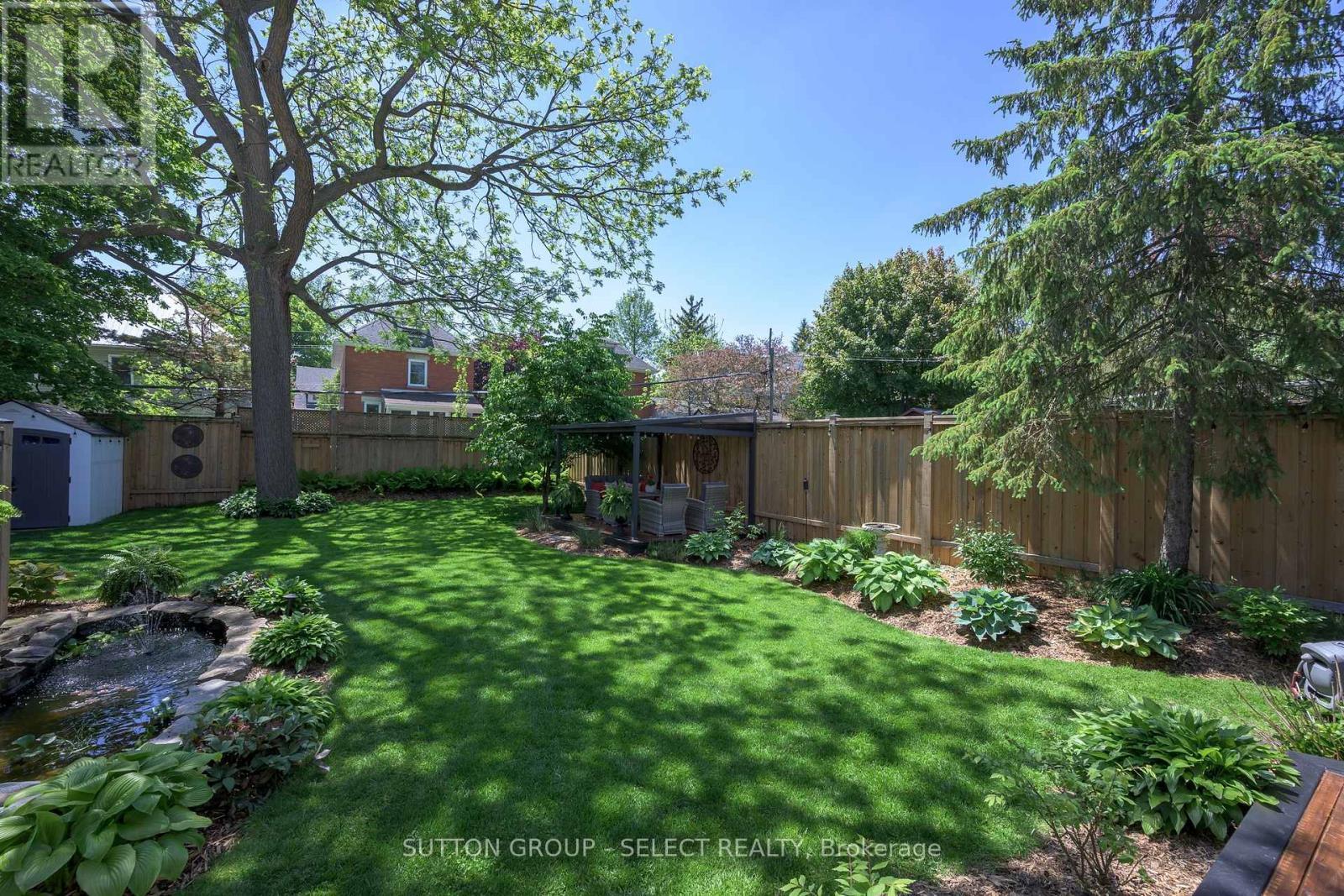 28 Wellington Street, St. Thomas, ON - Outdoor With Backyard