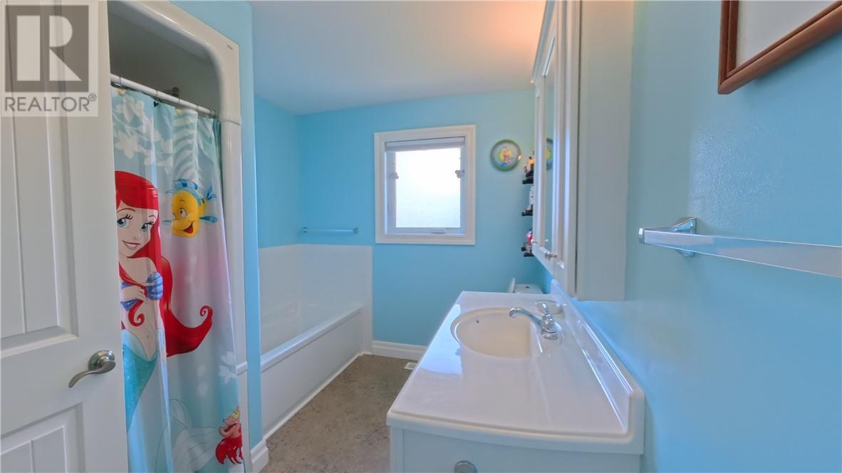 7225 Hwy 542, Mindemoya, ON
