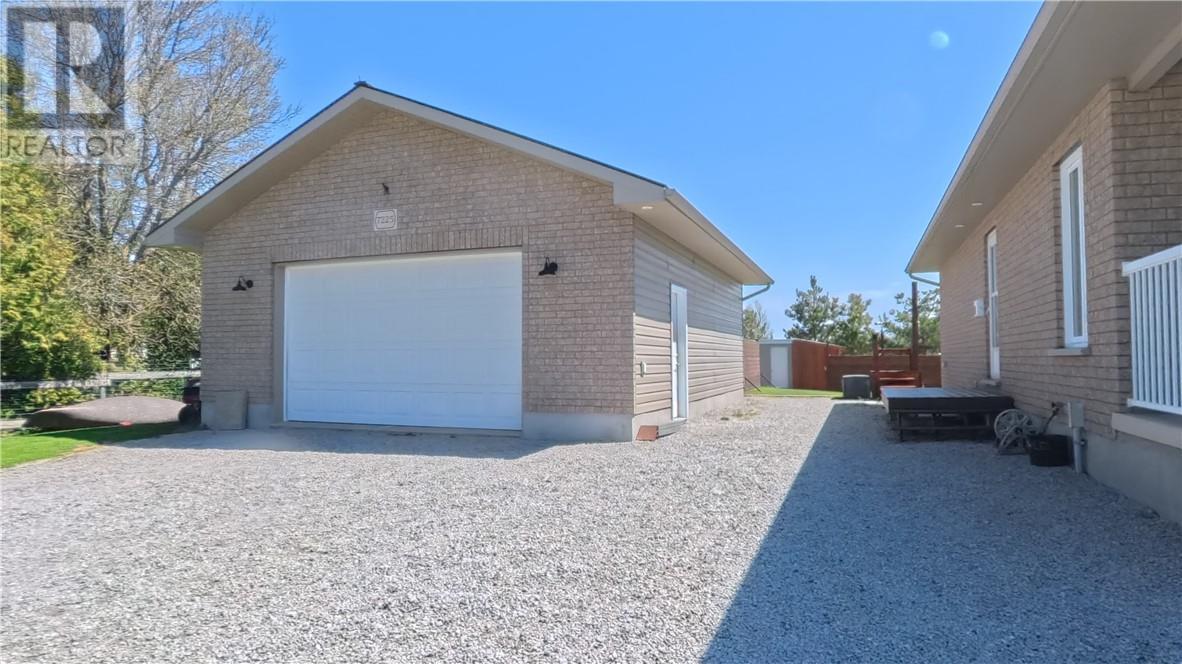 7225 Hwy 542, Mindemoya, ON
