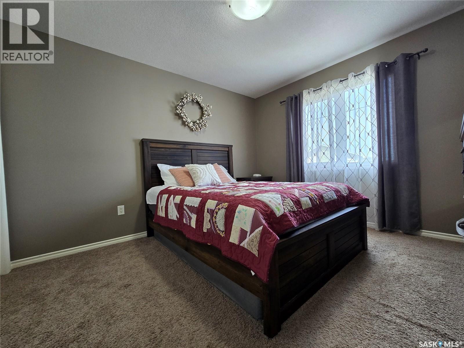 610 Barber Crescent, Weyburn, SK - Indoor Photo Showing Bedroom