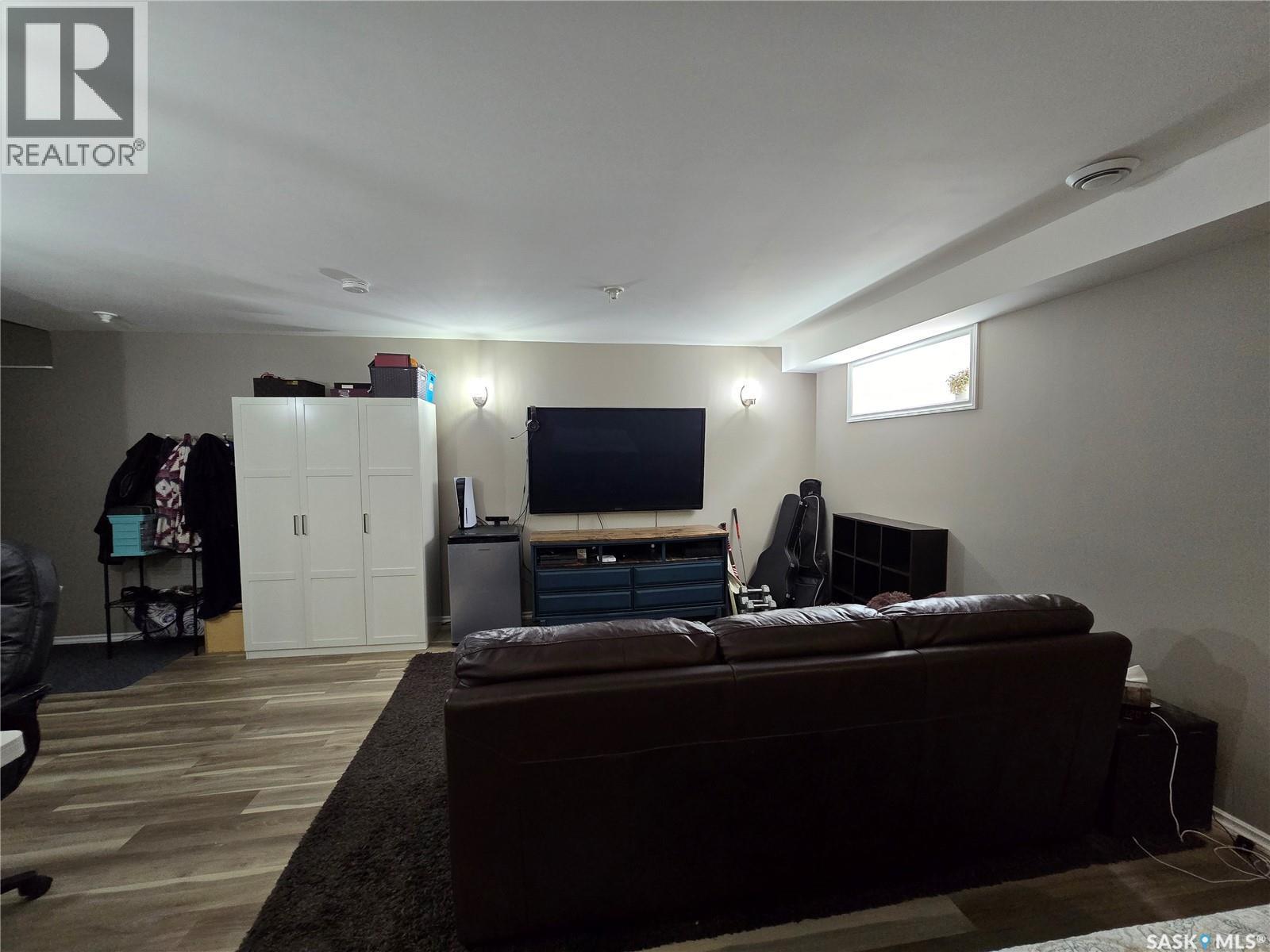 610 Barber Crescent, Weyburn, SK - Indoor