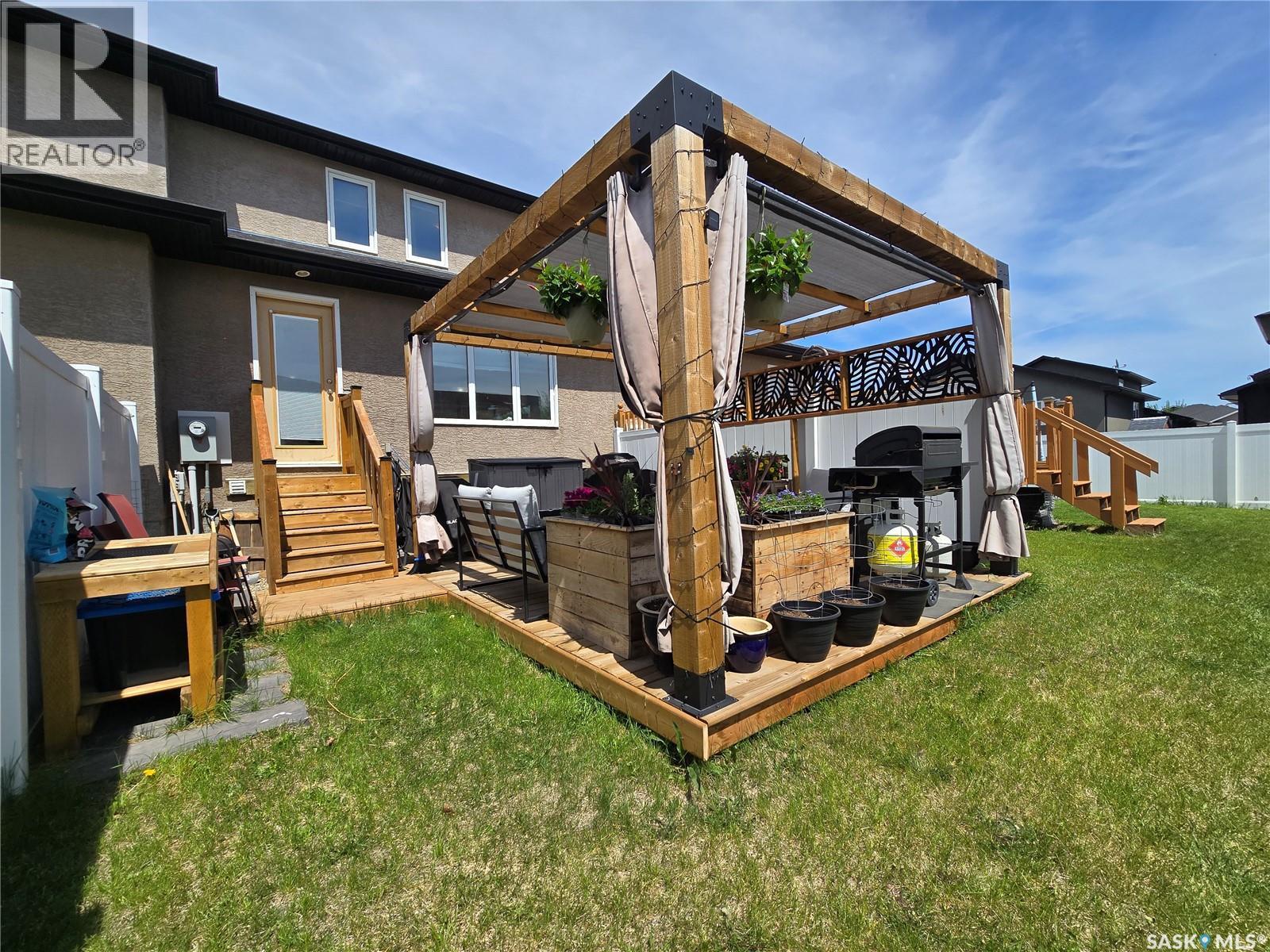 610 Barber Crescent, Weyburn, SK - Outdoor