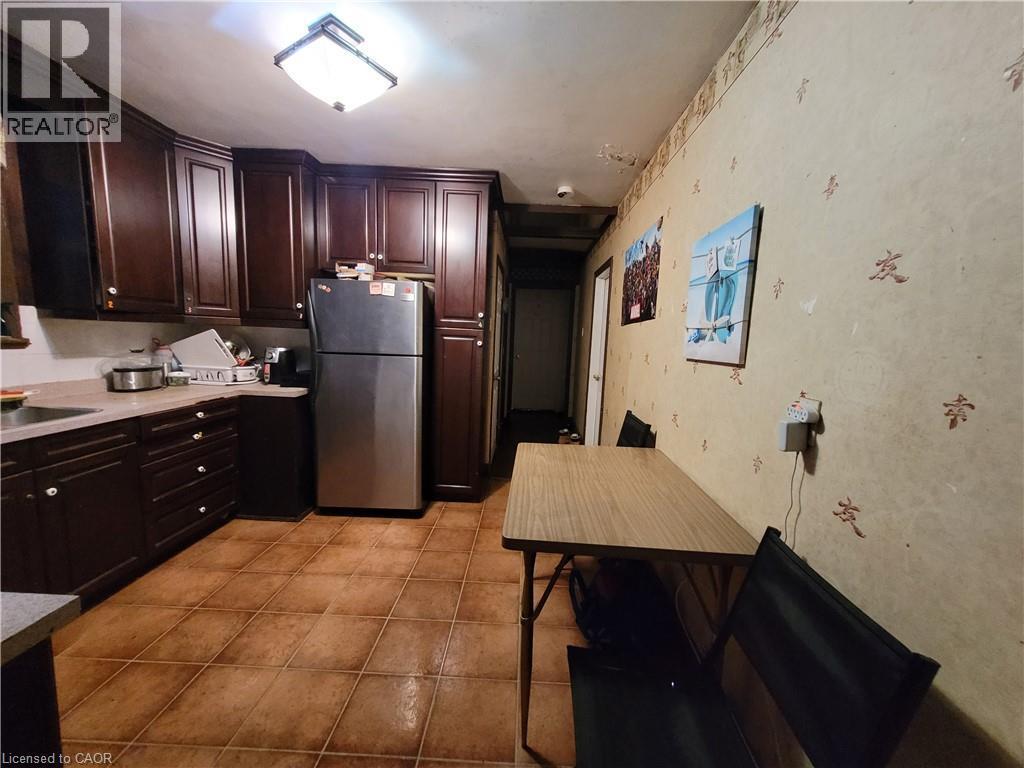 49 West 3Rd Street, Hamilton, ON - Indoor Photo Showing Kitchen